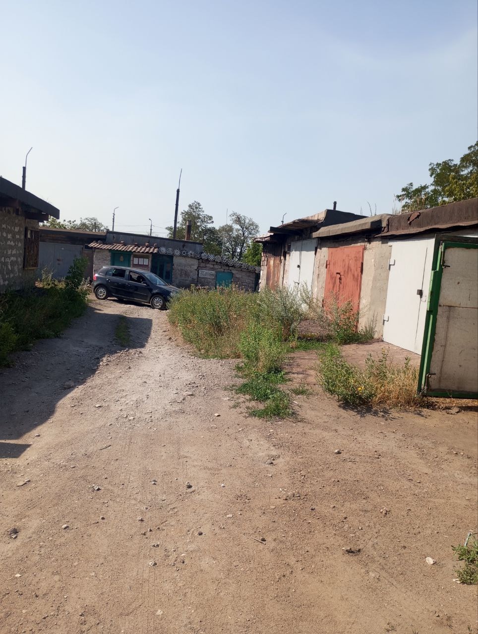 🏠 ПРОДАЕТСЯ ГАРАЖ В АЛЧЕВСКЕ Общество «Ветеран», район туннеля – готовое решение для вашего авто! 📍 Расположение Район туннеля – удобный подъезд и транспортная доступность в любой сезон. 🔧 Характеристики Площадь гаража: 3.5 м × 6 м Дополнительно: Вместительный подвал для хранения Состояние: ✅ Полностью готов ...