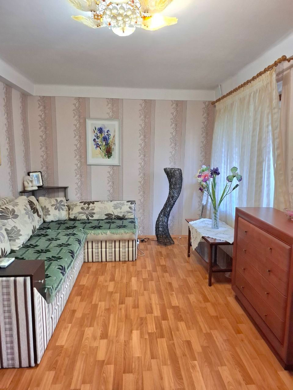 Продам 2-ком квартиру в Луганске, Жовтневый р-н.
Улица Брестская, 3 ( рядом школа 50 )
3/9 эт , 53 м2 общ.пл.
Квартира очень теплая.
В квартире на...