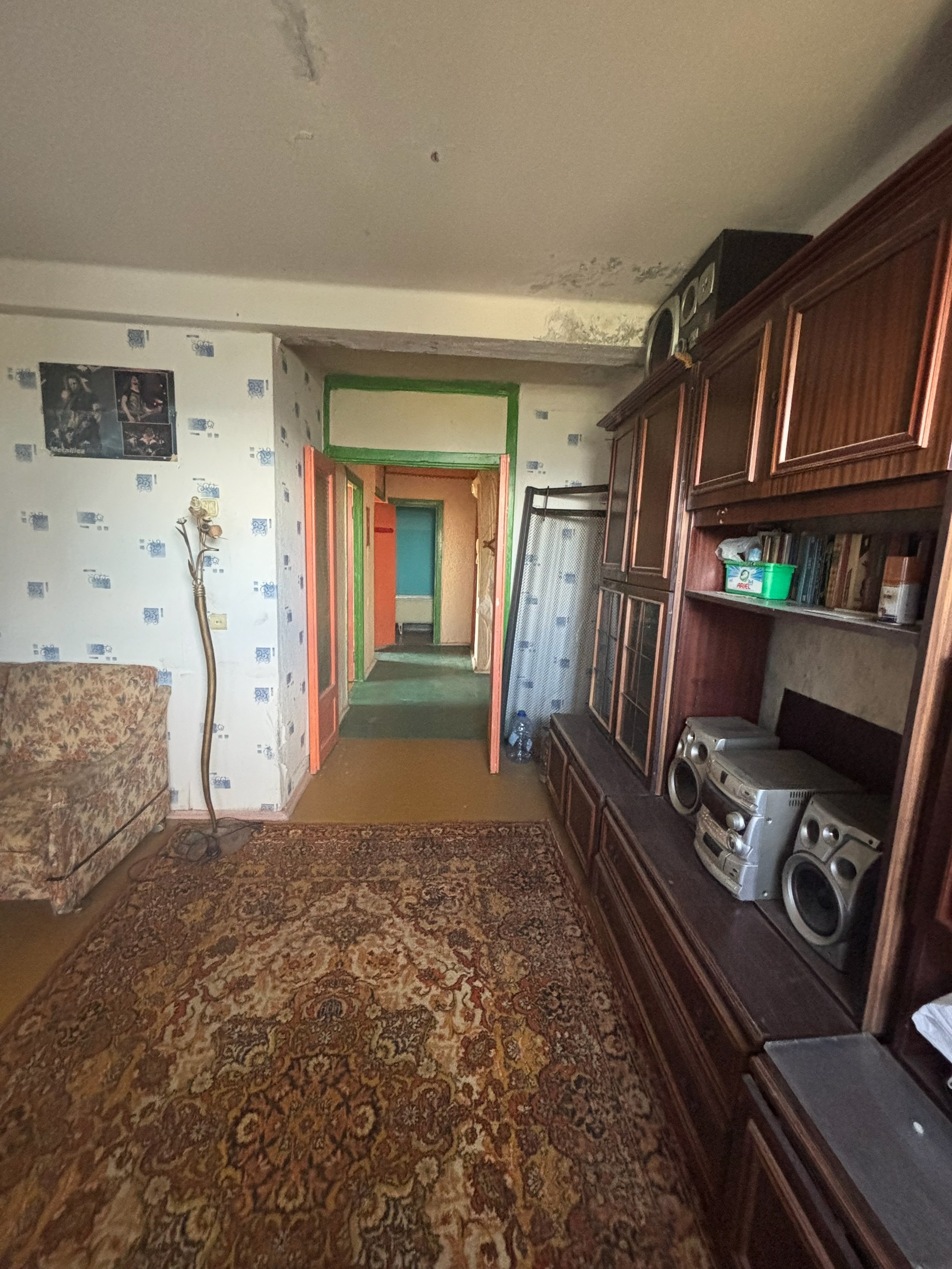 Продам 2х комнатную квартиру 9/9 эт дома улица Крапивницкого, панель, закрытый двор, КРЫША РЕМОНТ, отличная планировка, большая длинная лоджия, нестандартная планировка кооперативный дом, чистый подъезд, нужно делать ремонт.цена 4.млн 200 тыс рублей телефон ☎ +79592018323 Лина ...