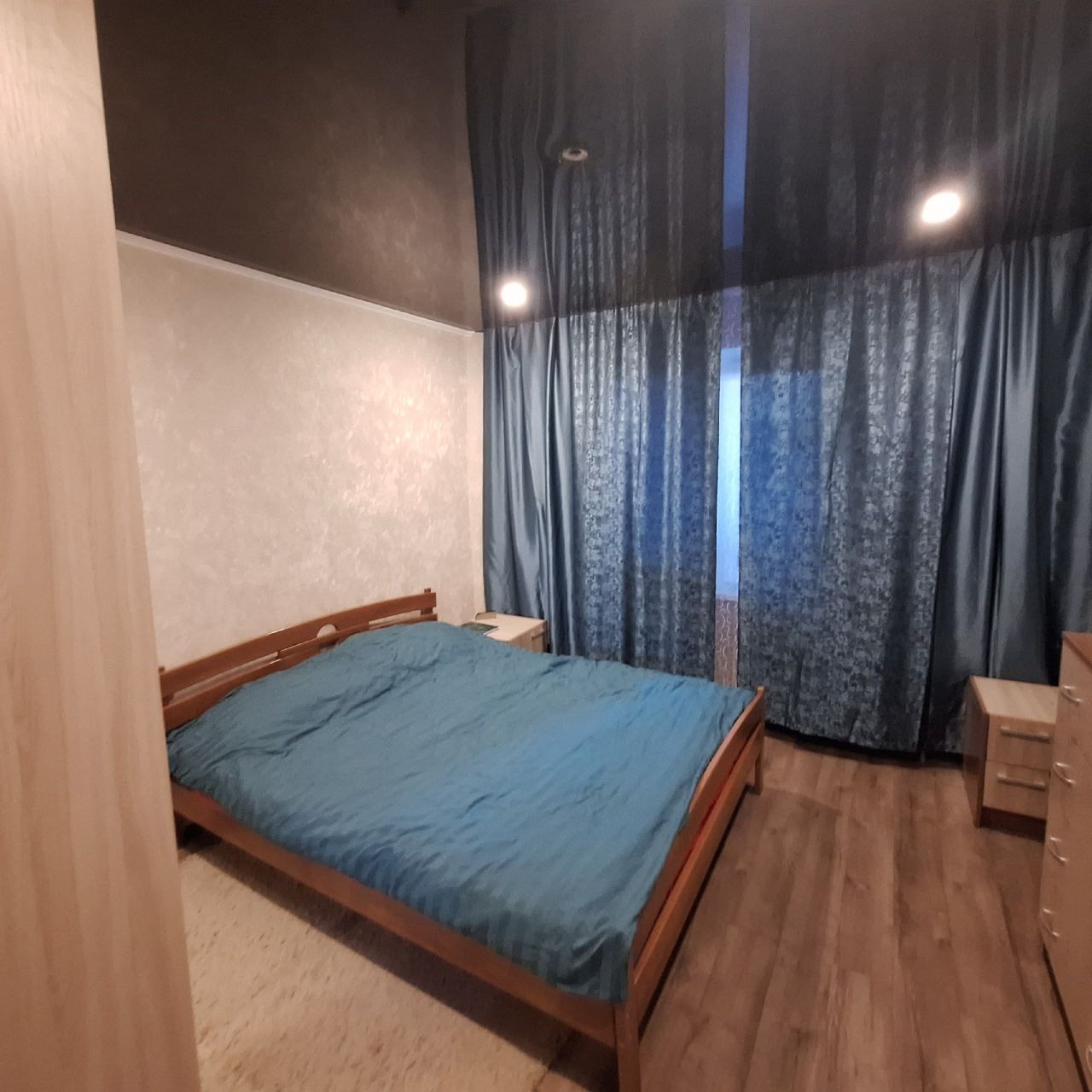 Продается 3-х комнатная квартира кв. Дзержинского, 1/9 эт., общ. пл. 74 кв.м., кухня 8 кв.м. Цена 8 650 000 руб. Квартира после ремонта, кухня теплый пол, окна м/пл, c/у раздельный (кафель), балкон и лоджия застеклены, натяжные потолки, ламинат, вся мебель и техника остаются. Тел.: +79591991665 Александр...